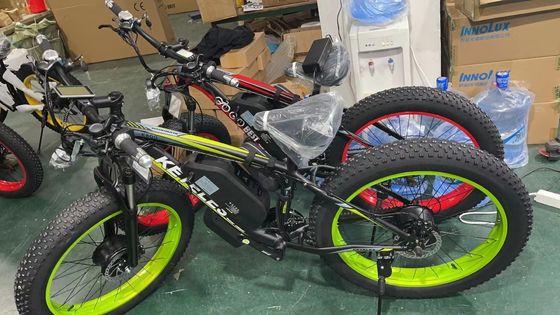 EU-Lagerplattenscheibenbremse 72V 2000W Doppelmotor 23AH Lithiumbatterie 26&quot;x4.0&quot; Fettreifen Elektrofahrrad